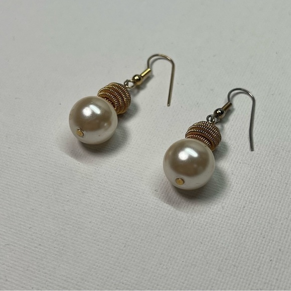 VINTAGE Gold Tone Faux Pearl Dangle Hook Earrings - Picture 3 of 6